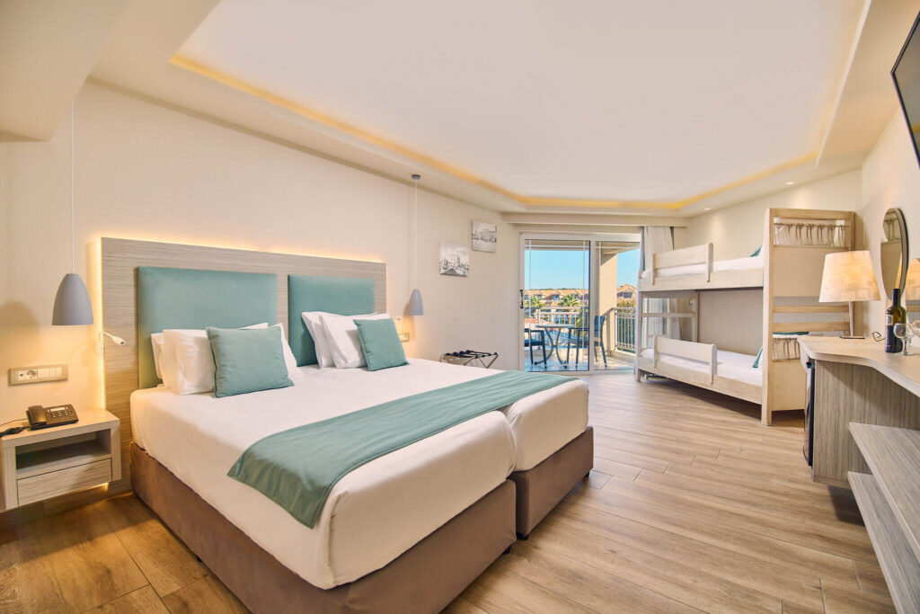 Tsilivi Beach Hotel Zakynthos - Standard Family Room Pool View